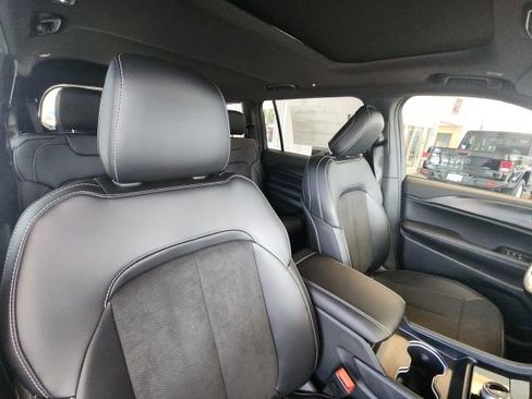 New 2025 Jeep Grand Cherokee L Altitude image 23