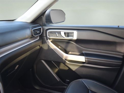 Certified 2023 Ford Explorer XLT w/ Equipment Group 202A image 17