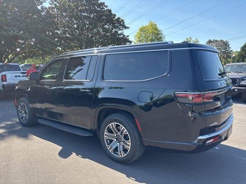 Used 2023 Jeep Wagoneer L Series II image 5