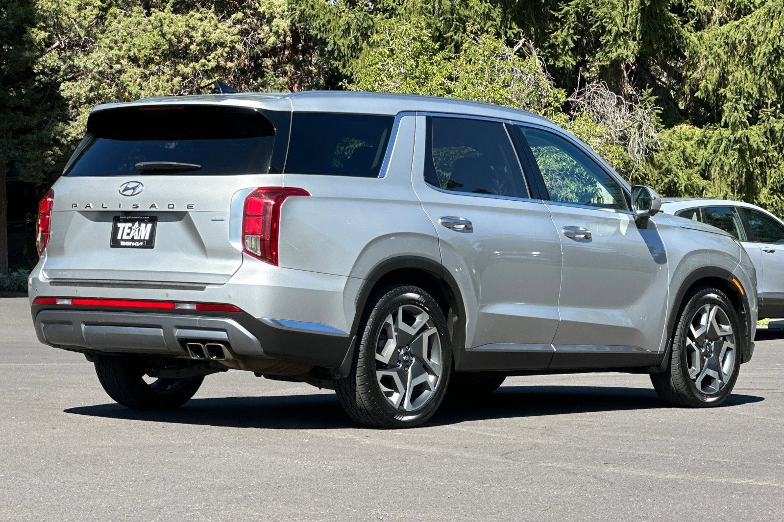 Used 2023 Hyundai Palisade Limited w/ Cargo Package AWD/4WD image 4