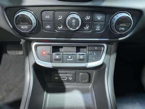 Used 2022 GMC Terrain SLT w/ Infotainment Package II image 17