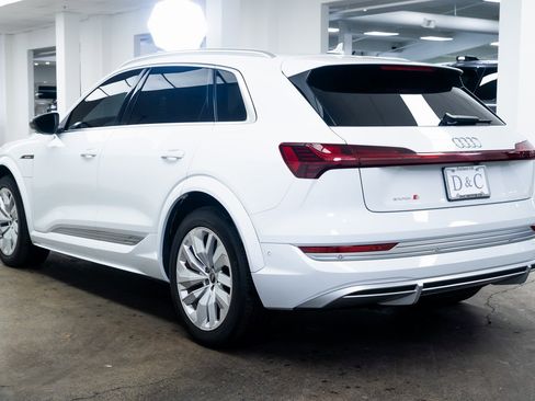 Used 2023 Audi e-tron S Premium Plus image 4