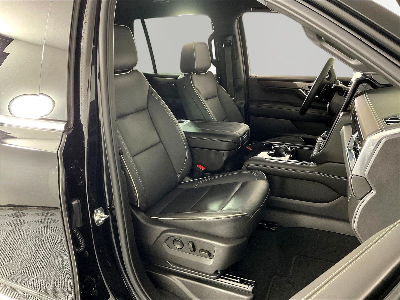 Used 2025 GMC Yukon Elevation AWD/4WD image 29