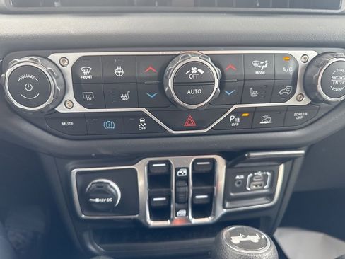 Used 2025 Jeep Wrangler Unlimited Sahara w/ Safety Group image 13