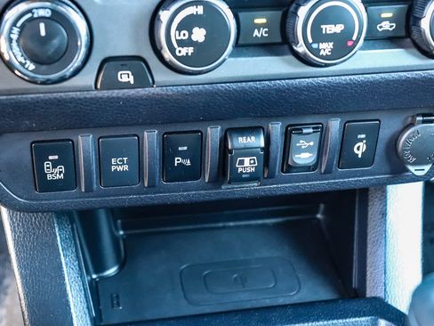 Used 2019 Toyota Tacoma TRD Off-Road w/ Technology Package image 23