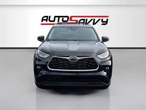 Used 2023 Toyota Highlander Limited image 2