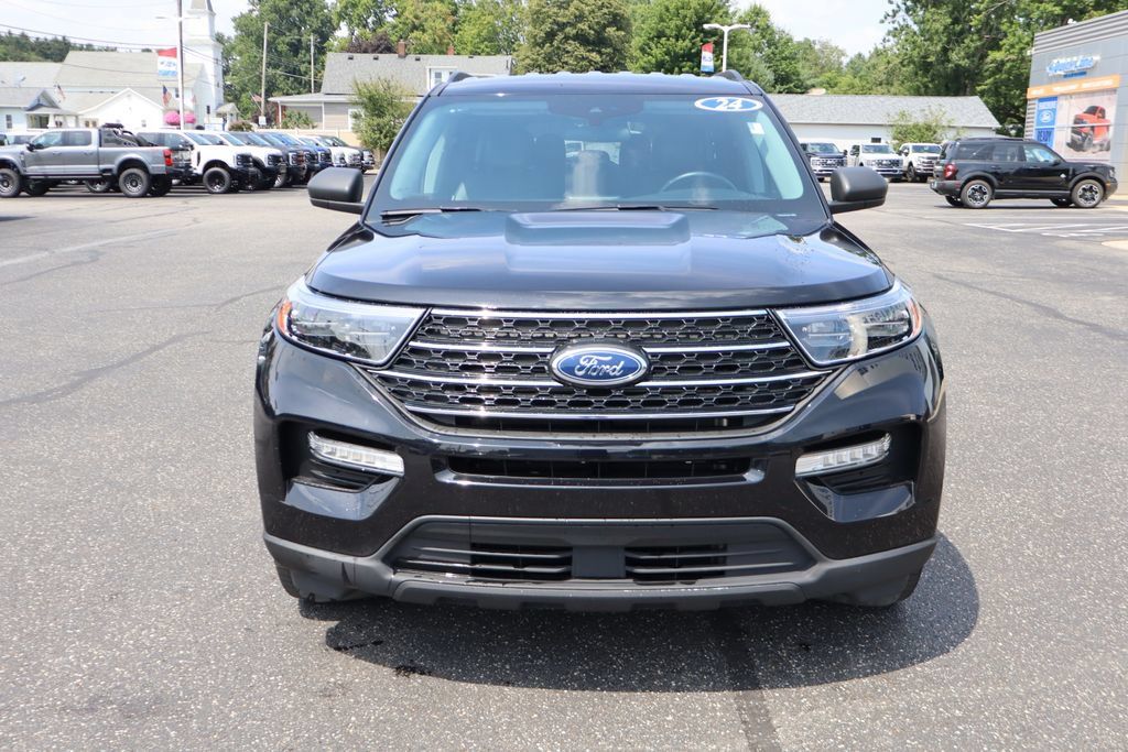 Used 2024 Ford Explorer XLT w/ Equipment Group 202A AWD/4WD image 12