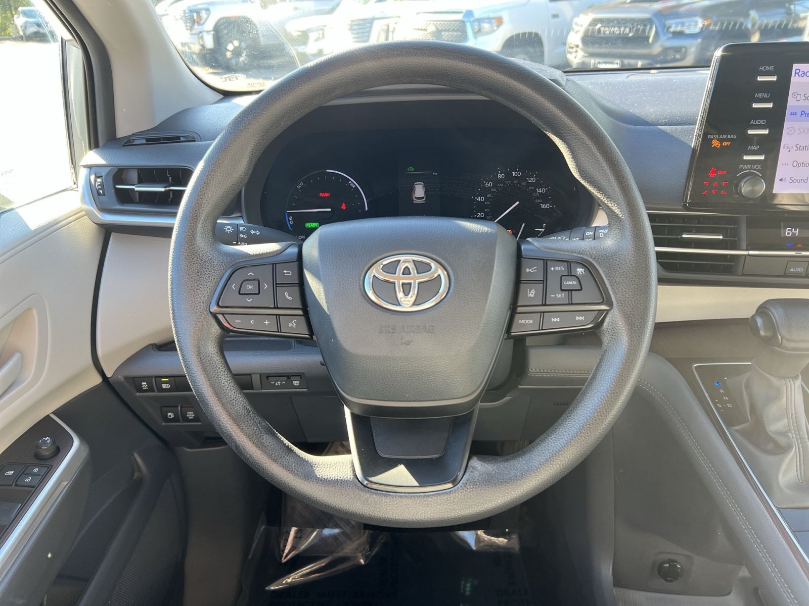 Used 2024 Toyota Sienna LE AWD/4WD image 16