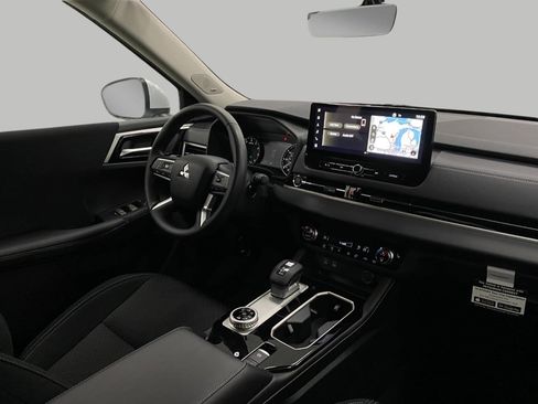 New 2026 Mitsubishi Outlander ES image 18