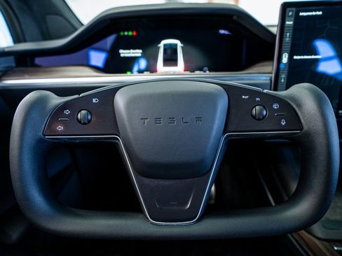 Used 2022 Tesla Model X image 39