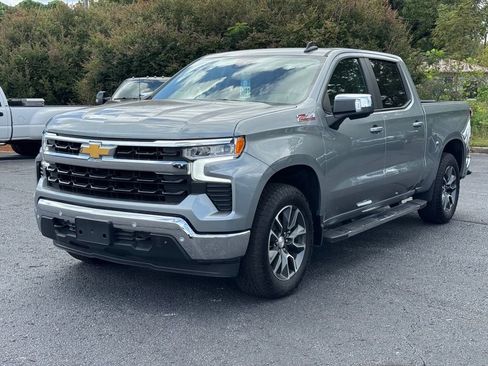 Used 2024 Chevrolet Silverado 1500 LT w/ Z71 Off-Road Package AWD/4WD image 7