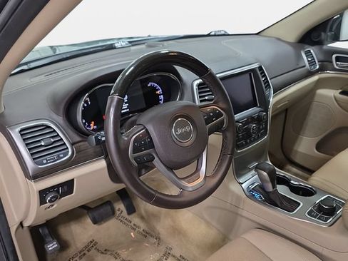 Used 2018 Jeep Grand Cherokee Overland AWD/4WD image 16