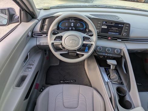 New 2026 Hyundai Elantra SE image 16