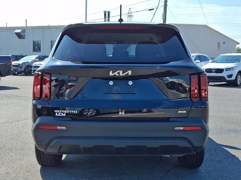 Used 2023 Kia Sorento LX AWD/4WD image 5