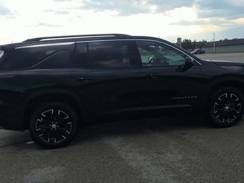 Used 2026 Chevrolet Traverse LT w/ Sun and Wheel Package FWD image 8
