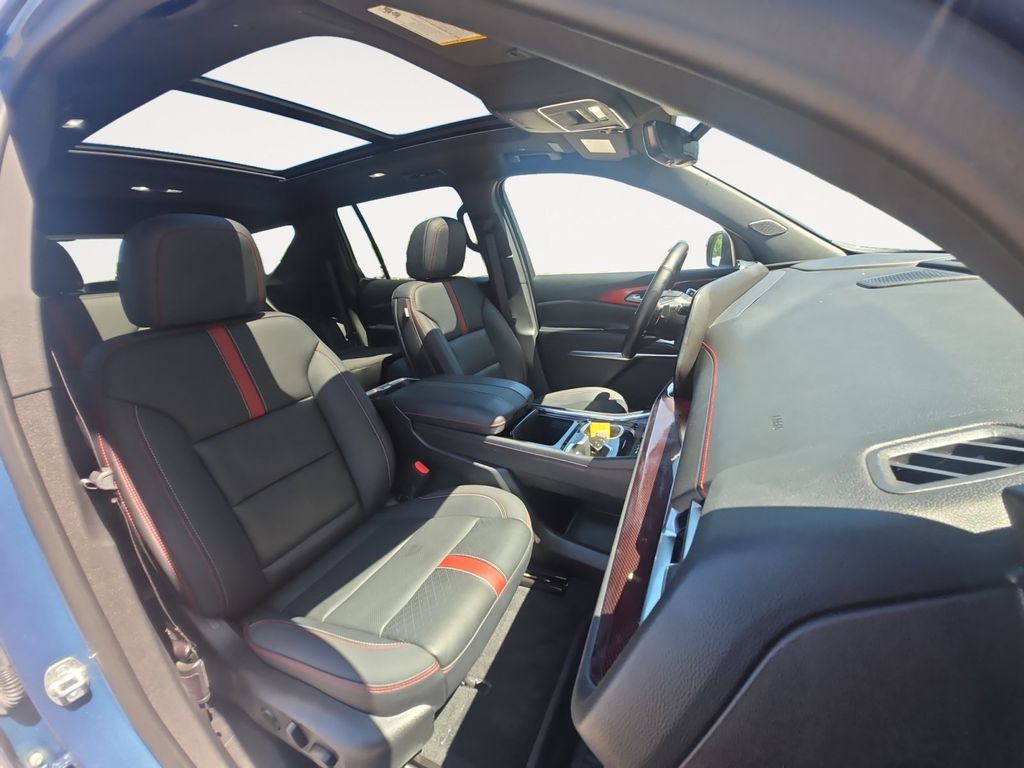 Certified 2025 Chevrolet Traverse RS w/ LPO, Floor Liner Package AWD/4WD image 17