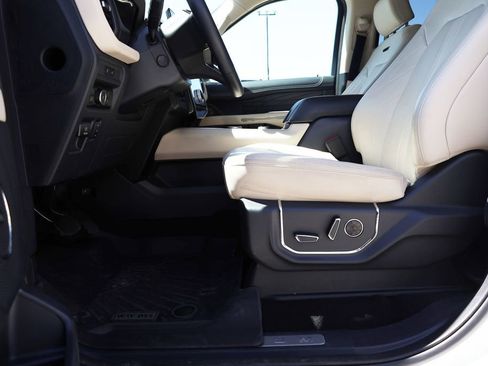 Used 2024 Ford Expedition Max Platinum AWD/4WD image 11