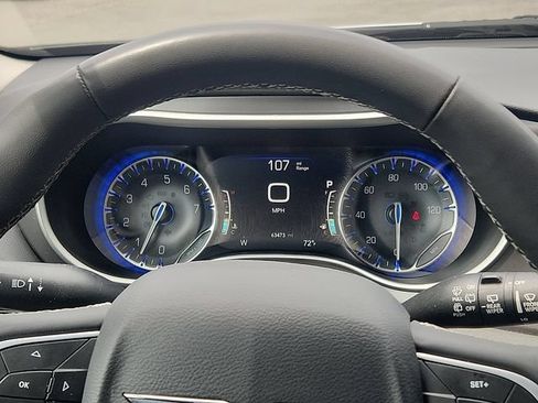 Used 2023 Chrysler Pacifica Touring-L FWD image 13