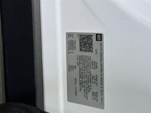 Used 2024 GMC Terrain SLT image 12