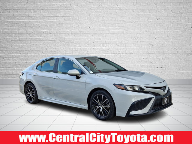 Used 2024 Toyota Camry SE FWD image 1