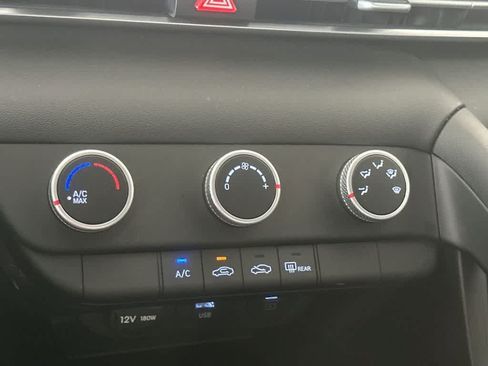 Used 2025 Hyundai Elantra SE FWD image 20