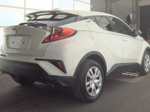 Used 2021 Toyota C-HR LE image 2