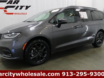Used 2023 Chrysler Pacifica Touring-L w/ S Appearance Package