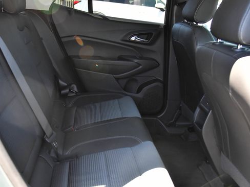 Used 2025 Chevrolet Trax LT FWD image 41