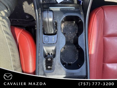 Used 2019 Volvo XC40 T4 Momentum FWD image 16