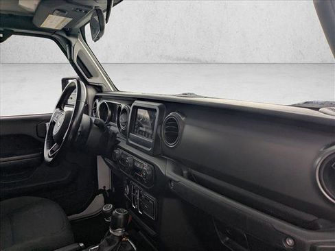 Used 2025 RAM 2500 Laramie AWD/4WD image 15