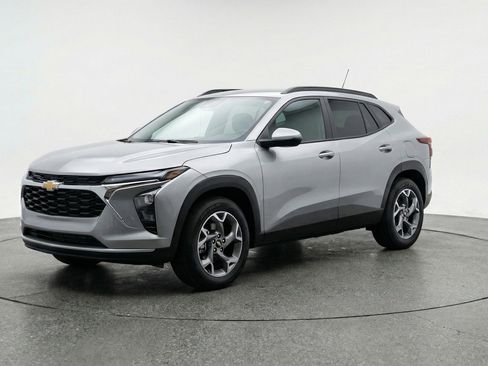 Used 2025 Chevrolet Trax LT image 3