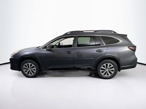 Used 2023 Subaru Outback Premium image 8