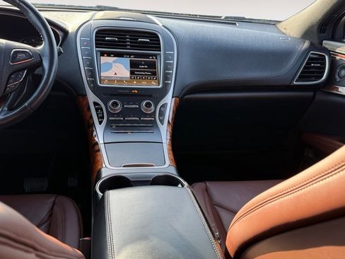 Used 2017 Lincoln MKX Reserve w/ Driver Assistance Package image 13