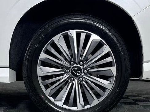 Certified 2025 INFINITI QX80 Sensory image 12