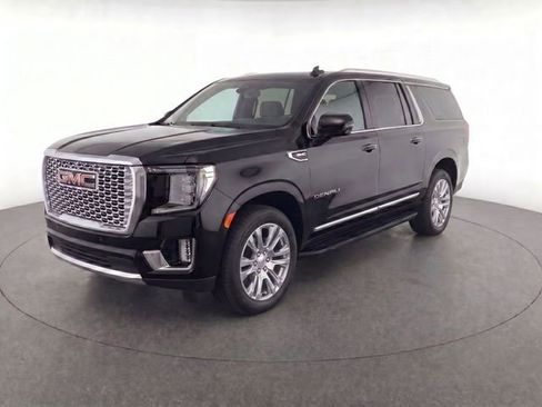 Used 2024 GMC Yukon XL Denali RWD image 3