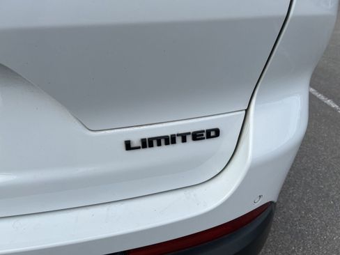 Used 2024 Jeep Grand Cherokee L Limited w/ Luxury Tech Group II image 10