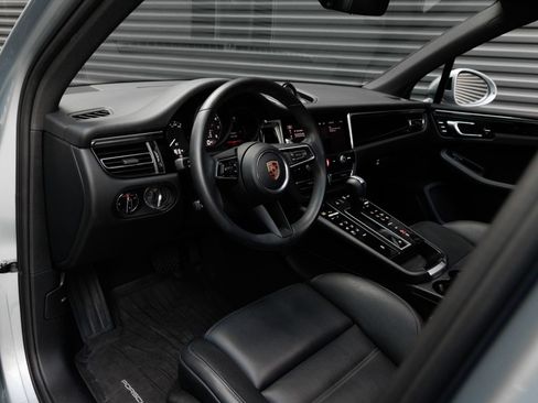 Certified 2026 Porsche Macan AWD/4WD image 4