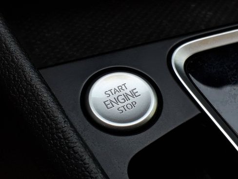 Used 2019 Volkswagen Jetta SE FWD image 33