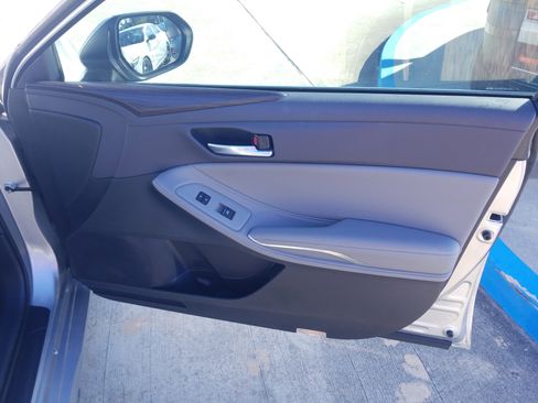 Used 2022 Toyota Avalon XLE image 16