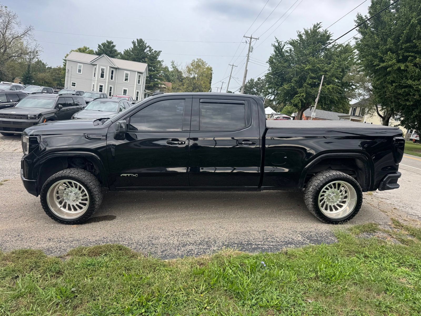 Used 2022 GMC Sierra 1500 AT4 w/ AT4 Preferred Package AWD/4WD image 3