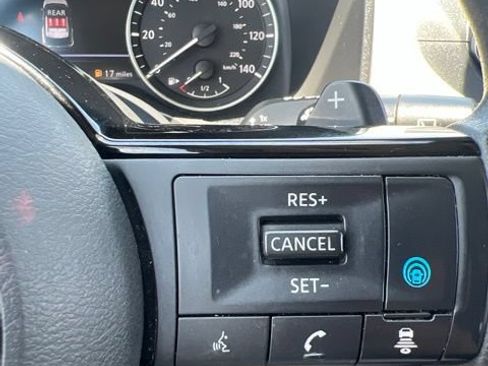 Used 2023 Nissan Rogue SV FWD image 13