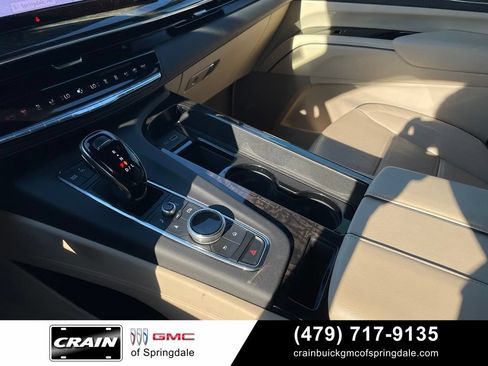 Used 2023 Cadillac Escalade Premium Luxury AWD/4WD image 19