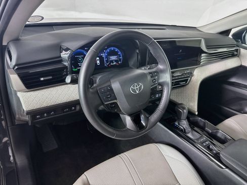 Used 2025 Toyota Camry XLE FWD image 8