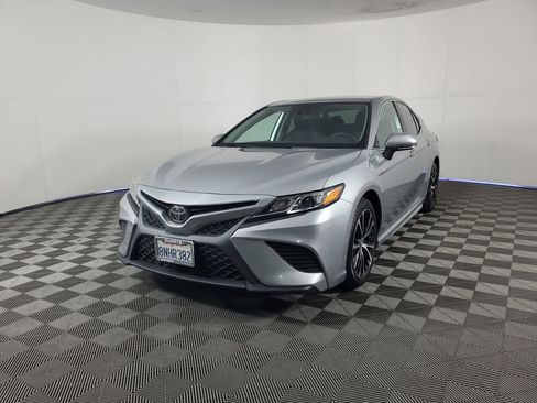 Used 2020 Toyota Camry SE image 8