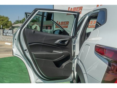 Used 2025 Chevrolet Trax RS w/ Driver Confidence Package FWD image 32