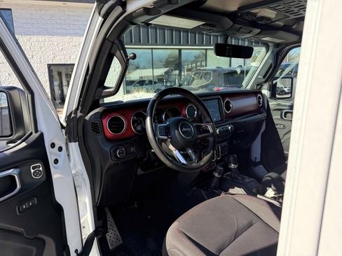 Used 2023 Jeep Gladiator Rubicon w/ Cold Weather Group image 14