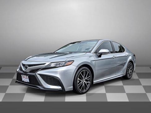 Used 2023 Toyota Camry SE FWD image 4