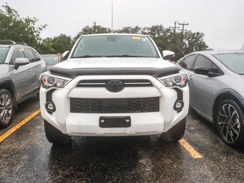 Used 2021 Toyota 4Runner SR5 Premium w/ Moonroof Package RWD image 4
