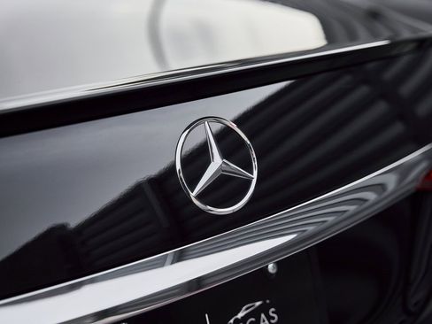 Used 2024 Mercedes-Benz S 580 4MATIC Sedan w/ AMG Line image 11