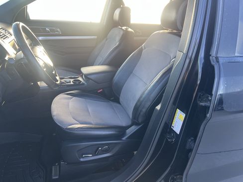 Used 2017 Ford Explorer XLT w/ Equipment Group 202A image 13
